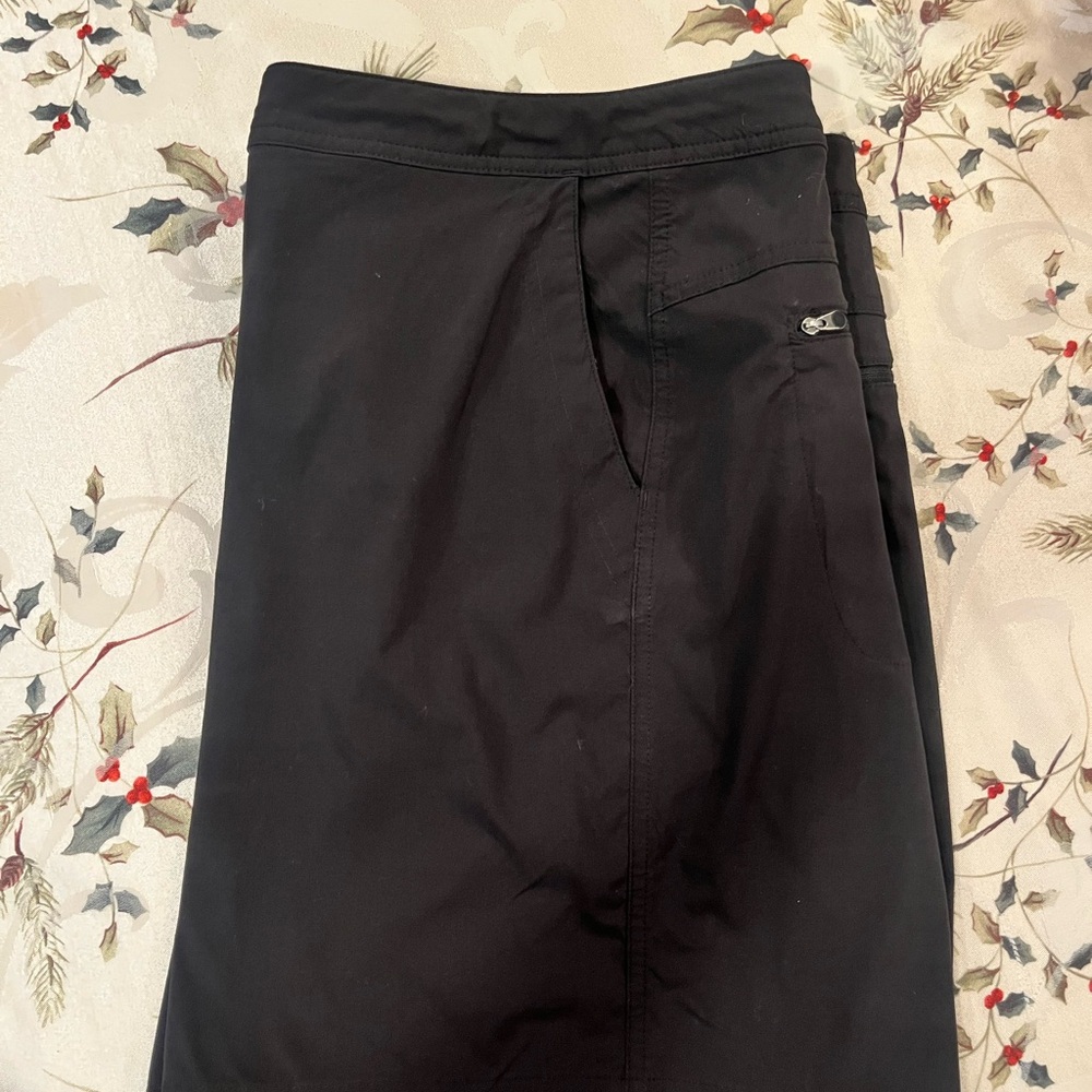 LL Bean Women’s Mountainside Shorts - Size 18